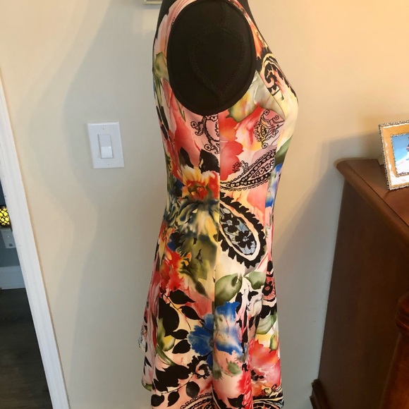 Sleeveless Floral Print Dress - Picture 8 of 10